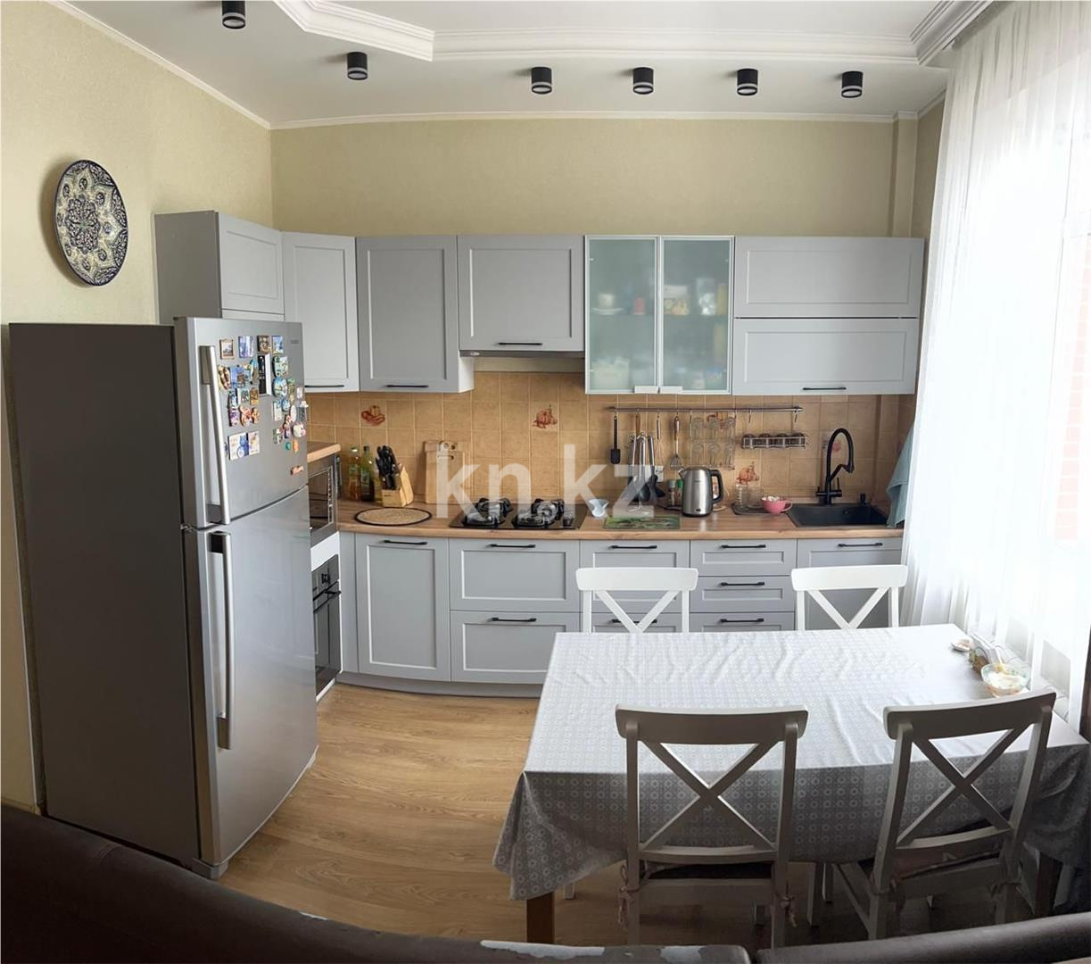 Продажа 3-комнатной квартиры, 98 м², ул. Аманжолова в Караганде - фото 8