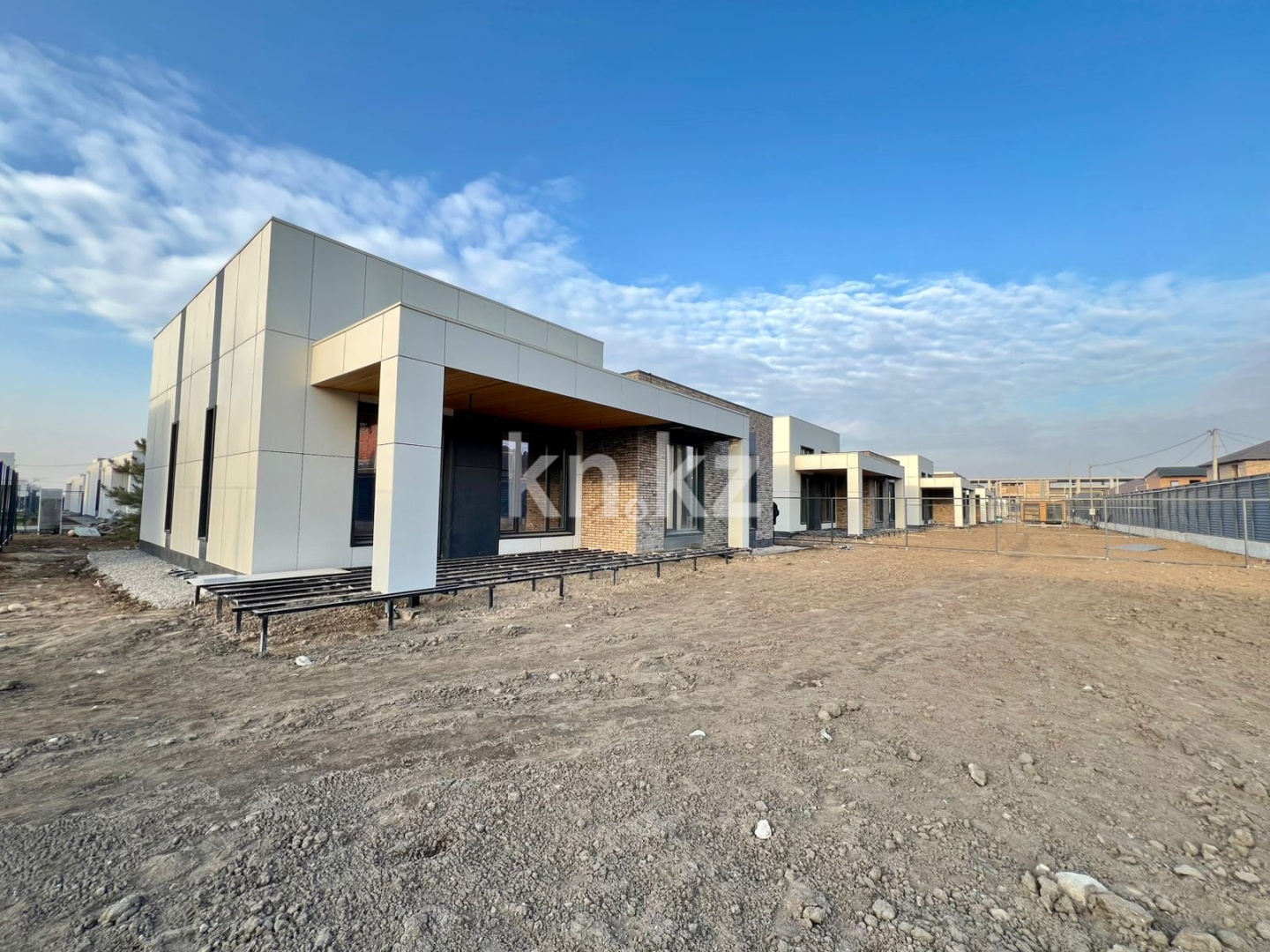 Продажа 3-комнатного дома, 201 м², ул. Новостройка в Алматы - фото 3