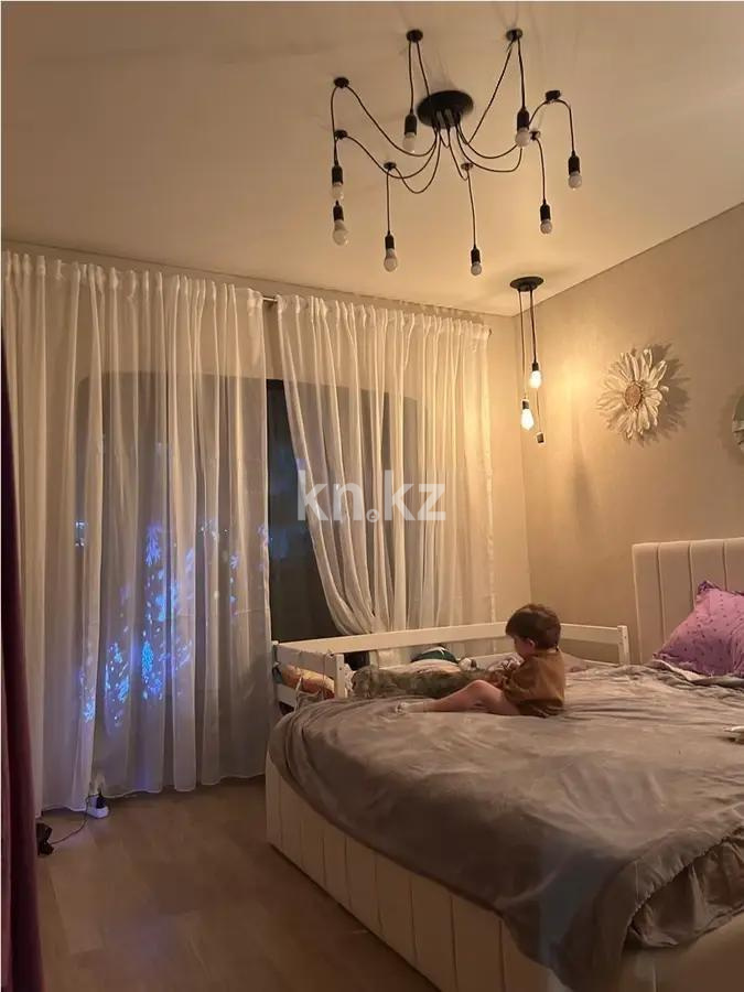 Продажа 4-комнатной квартиры, 66 м², ул. Толе би, дом  221 в Алматы - фото 2