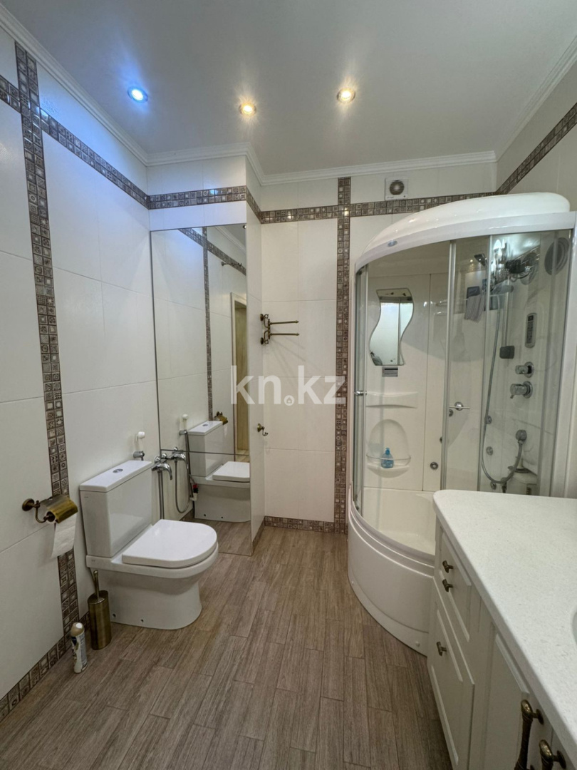 Продажа 3-комнатной квартиры, 105 м², пр. Бухар-жырау в Караганде - фото 11