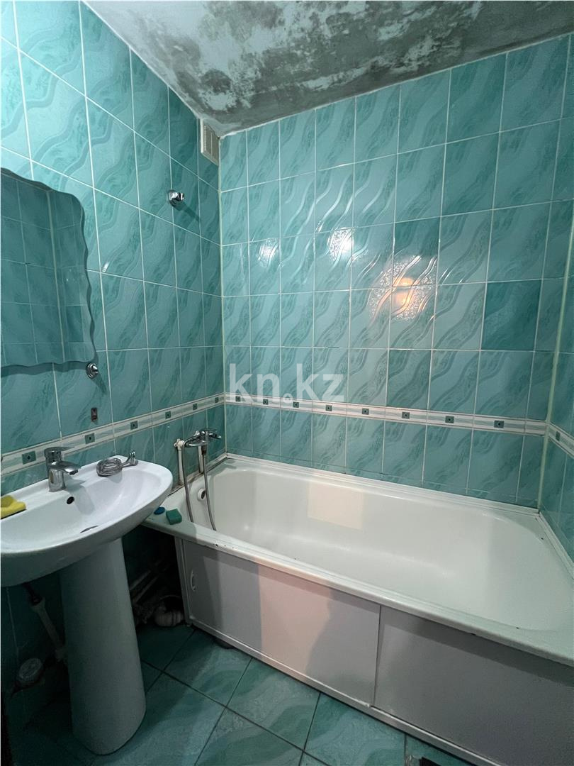 Продажа 3-комнатной квартиры, 63 м², мкр-н Голубые Пруды, дом  10 в Караганде - фото 9