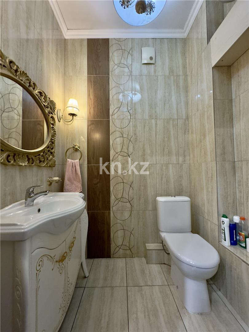 Продажа 5-комнатной квартиры, 217 м², ул. Аманжолова, дом  41 в Караганде - фото 25