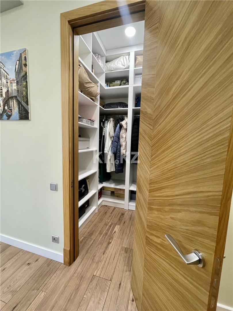 Продажа 3-комнатной квартиры, 82 м², мкр. Гульдер-1, дом  1/4 в Караганде - фото 15