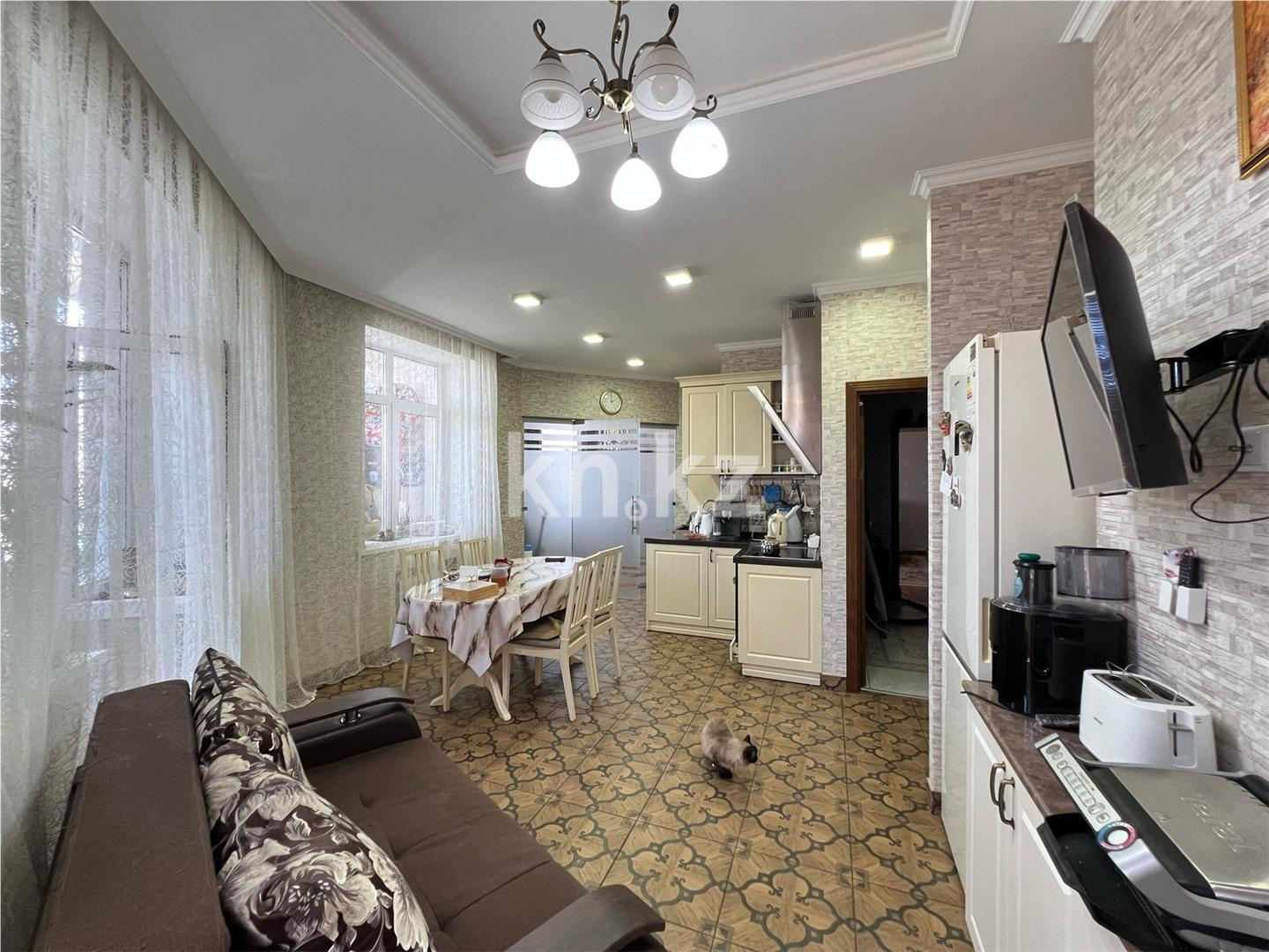 Продажа 3-комнатной квартиры, 127 м², ул. Аманжолова, дом  96/1 в Караганде - фото 9