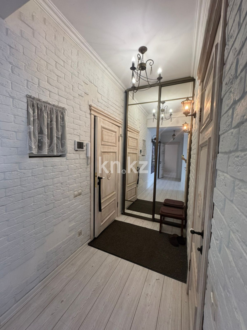 Продажа 3-комнатной квартиры, 105 м², пр. Бухар-жырау в Караганде - фото 12