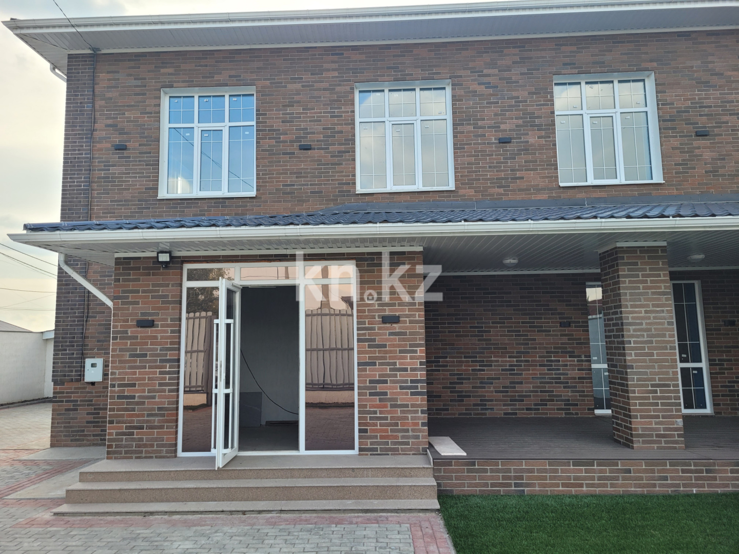 Продажа 6-комнатного дома, 288 м², ул. Ондасынова в Караганде