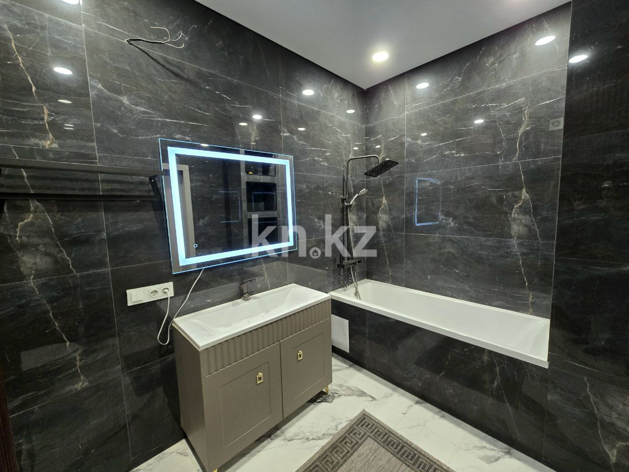 Продажа 3-комнатной квартиры, 111 м², ул. Утепова в Алматы - фото 17