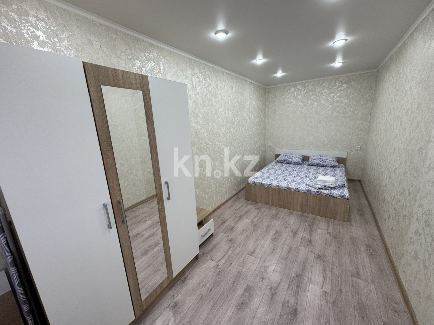 Аренда 2-комнатной квартиры посуточно, 55 м², Короленко, дом  1 в Павлодаре - фото 3