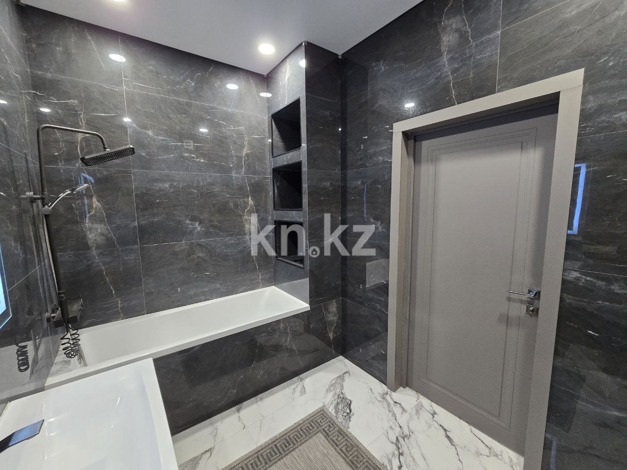 Продажа 3-комнатной квартиры, 111 м², ул. Утепова в Алматы - фото 18