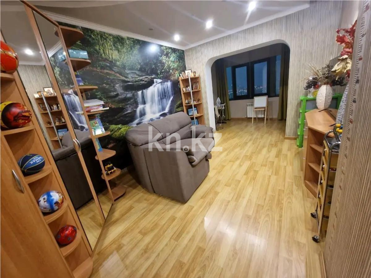 Продажа 4-комнатной квартиры, 300 м², ул. Курмангазы, дом  145 в Алматы