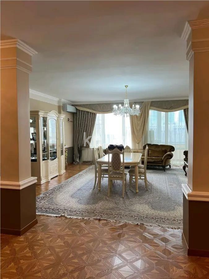 Продажа 4-комнатной квартиры, 200.4 м², ул. Кунаева, дом  14 в Астане