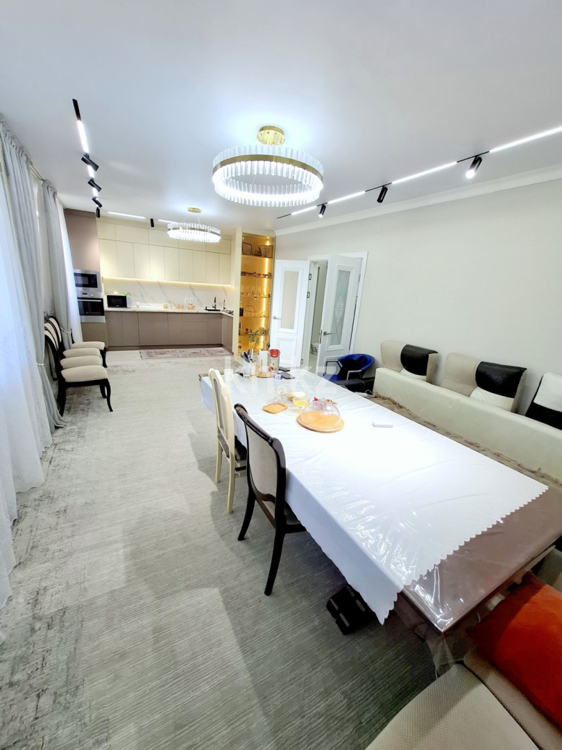 Продажа 5-комнатной квартиры, 160 м², мкр. Аксай-1а в Алматы - фото 3