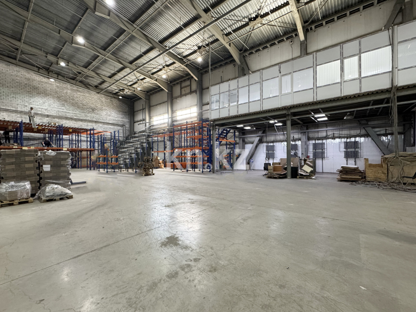 Аренда , 1728 м², Суюнбая, дом  258/4 в Алматы - фото 2