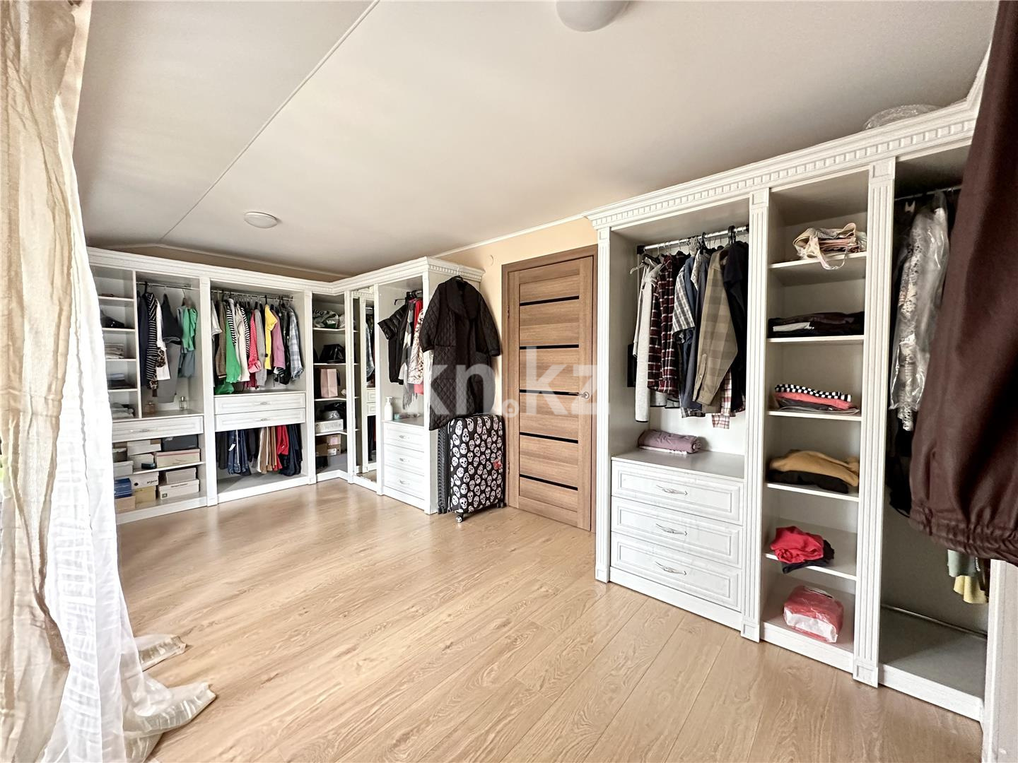 Продажа 6-комнатного дома, 400.7 м², ул. Жанибекова в Караганде - фото 27