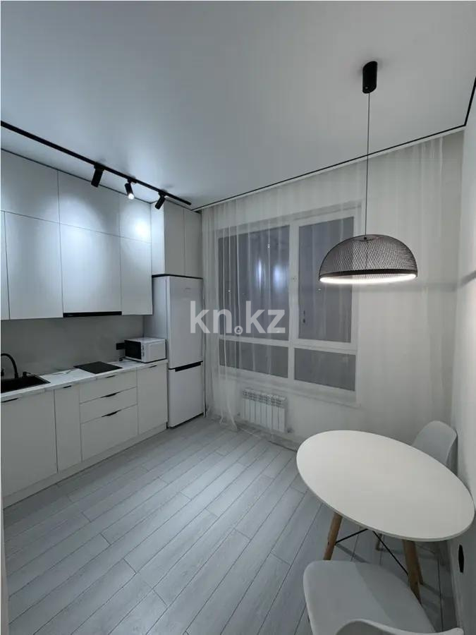 Продажа 1-комнатной квартиры, 40 м², ул. Утеген батыра, дом  11г в Алматы - фото 2