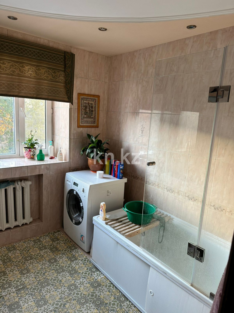 Продажа 6-комнатной квартиры, 220 м², ул. Ержанова, дом  12 в Караганде - фото 8