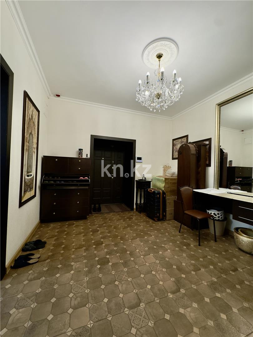 Продажа 5-комнатной квартиры, 217 м² в Караганде - фото 17