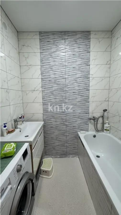 Продажа 3-комнатной квартиры, 82 м², ул. Муканова, дом  82 в Караганде - фото 6