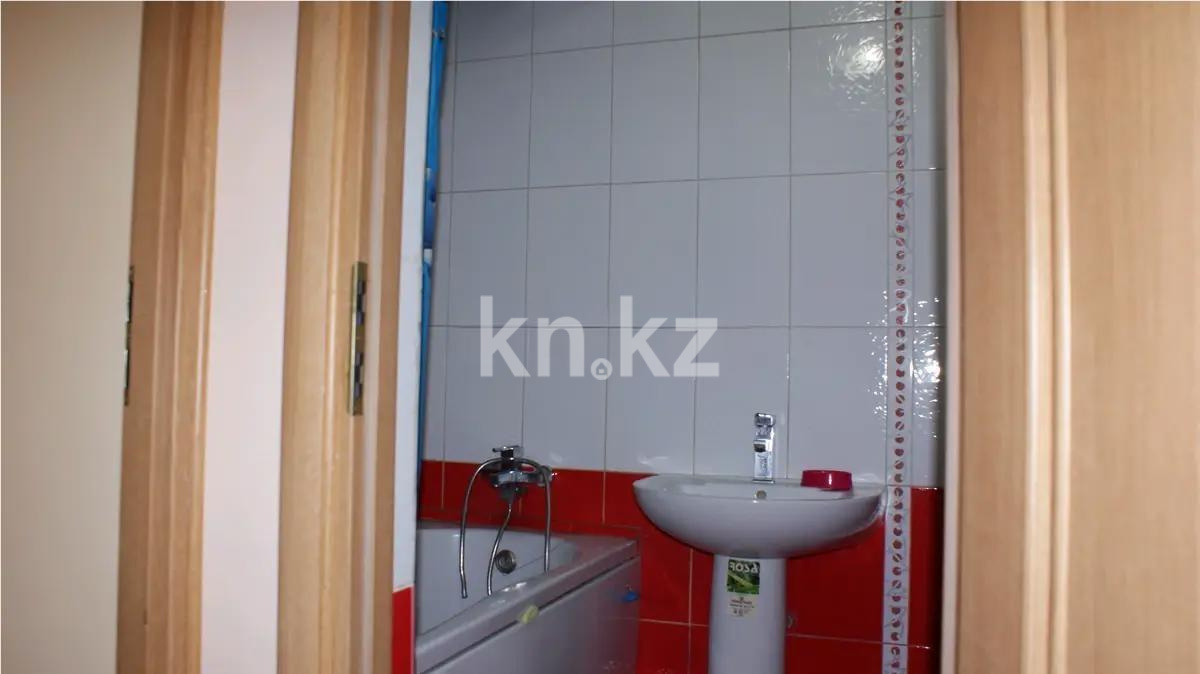 Продажа 3-комнатной квартиры, 64 м², мкр-н Самал-1, дом  33 в Алматы - фото 4