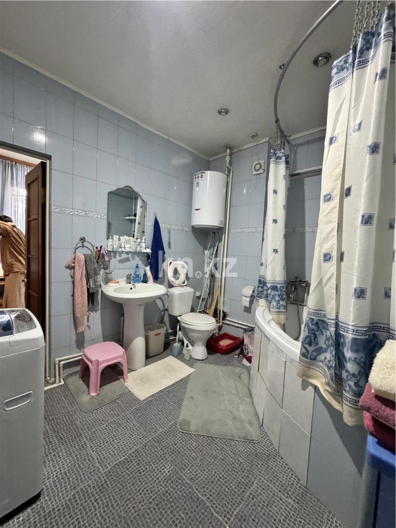 Продажа 3-комнатной квартиры, 65 м², ул. Абая, дом  74 в Караганде - фото 14