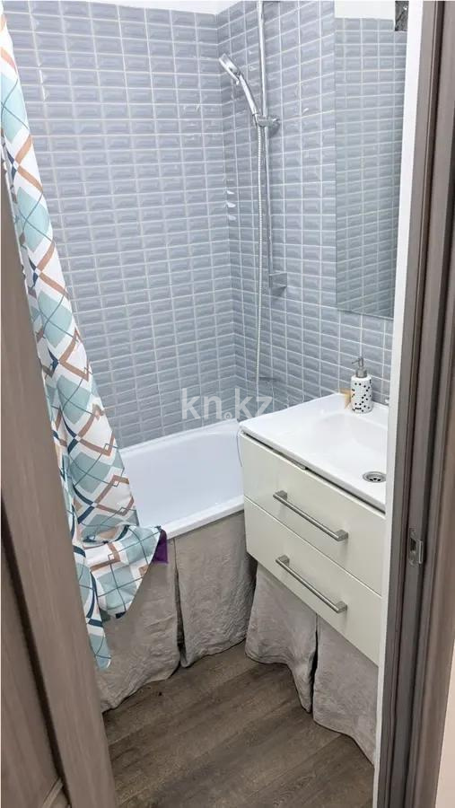 Продажа 3-комнатной квартиры, 52.3 м², ул. Жандосова, дом  174 в Алматы - фото 3