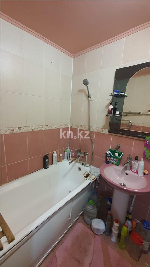 Продажа 2-комнатной квартиры, 42 м², мкр-н 12 в Караганде - фото 9