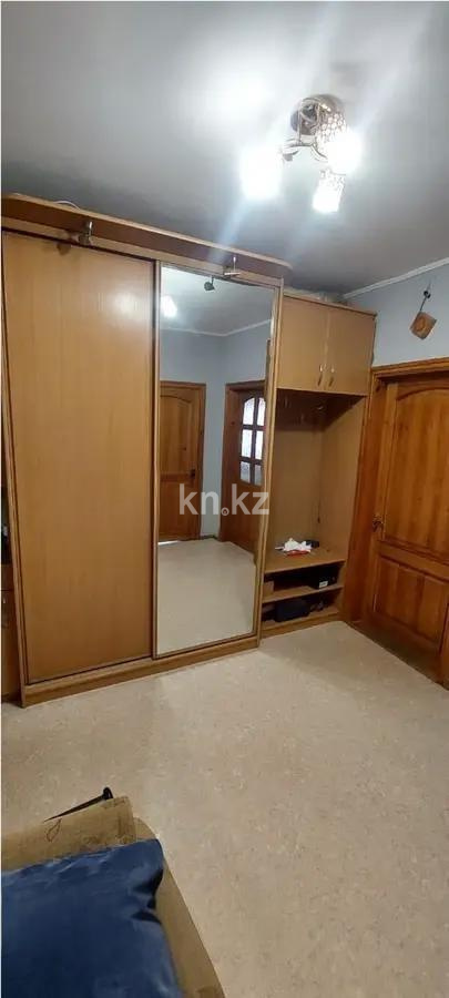 Продажа 3-комнатной квартиры, 64 м², мкр-н Голубые Пруды, дом  17 в Караганде - фото 4