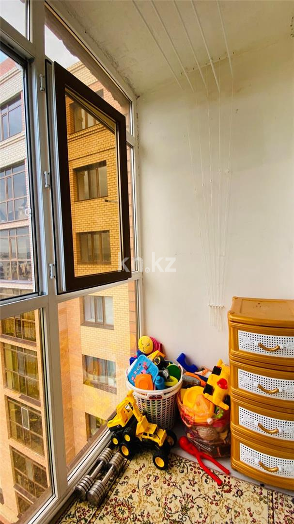 Продажа 4-комнатной квартиры, 110 м², ул. Муканова в Караганде - фото 30