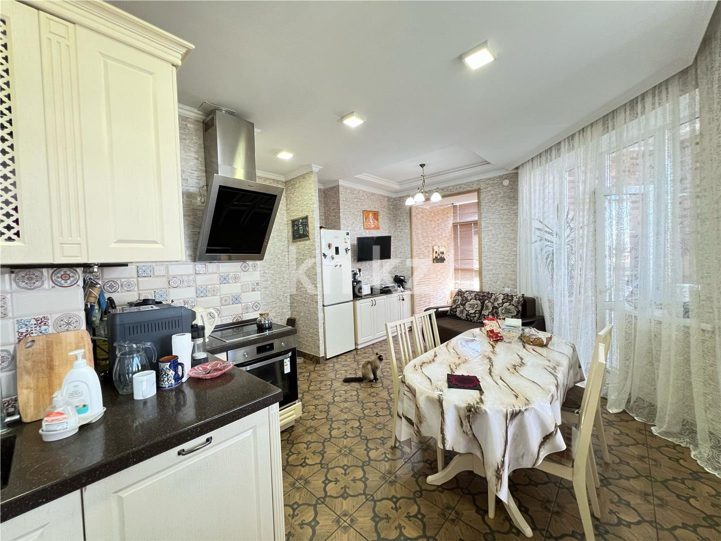 Продажа 3-комнатной квартиры, 127 м², ул. Аманжолова, дом  96/1 в Караганде - фото 8