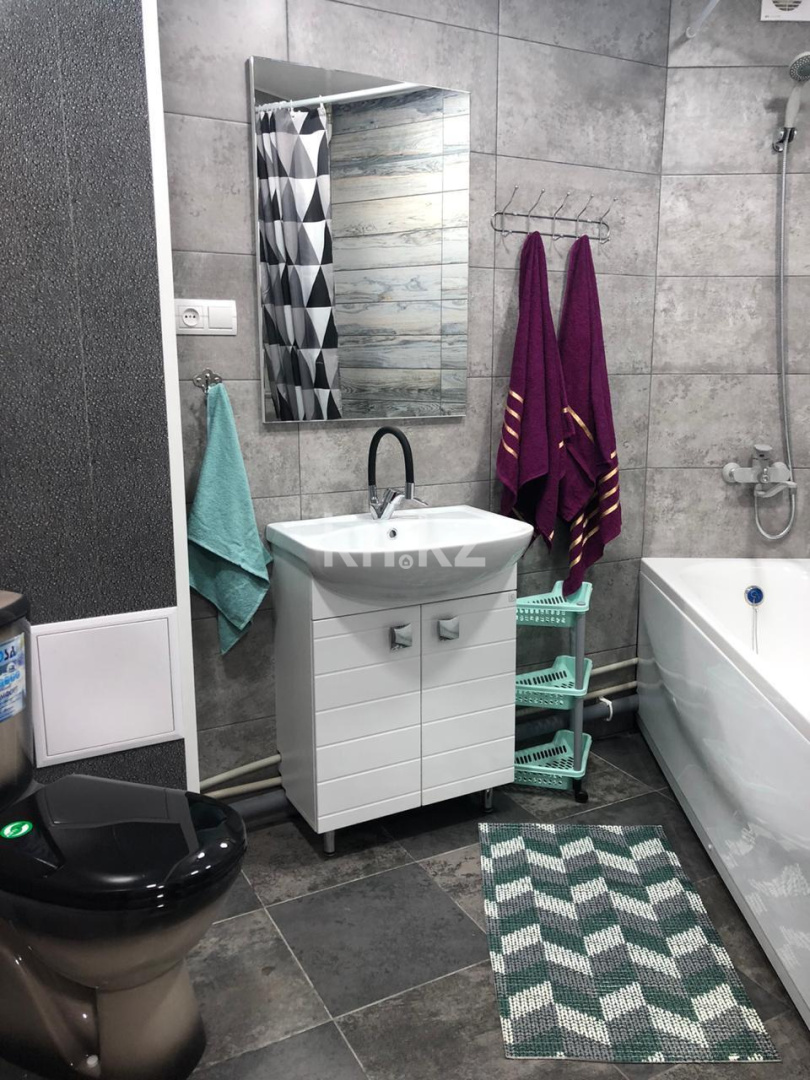 Аренда 3-комнатной квартиры посуточно, 77 м², ул. Набережная Славского, дом  48 в Усть-Каменогорске - фото 29