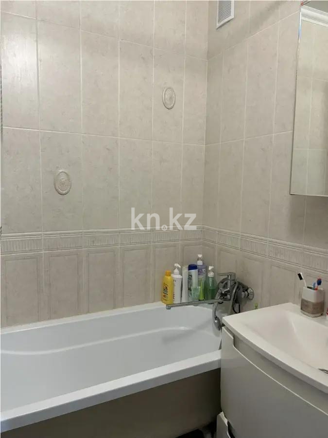 Продажа 3-комнатной квартиры, 69 м², пр. Шахтеров, дом  5 в Караганде - фото 3