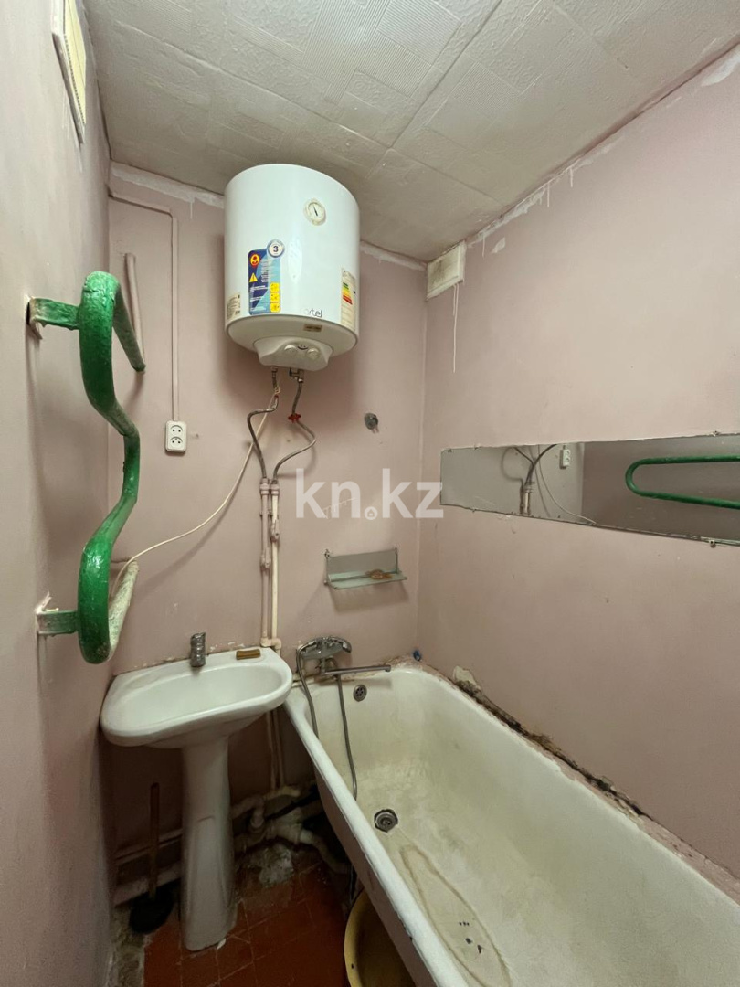 Продажа 2-комнатной квартиры, 48 м², 15-й мкр., дом  15 в Караганде - фото 8