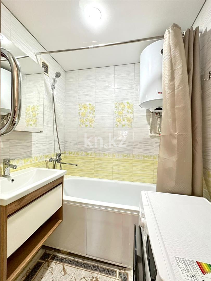 Продажа 3-комнатной квартиры, 61 м², ул. Аманжолова в Караганде - фото 12