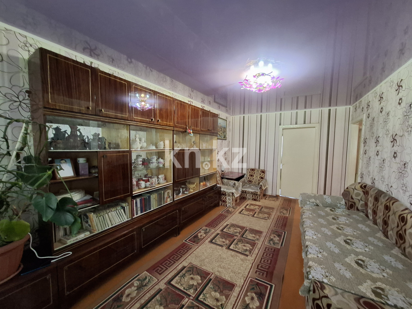 Продажа 2-комнатной квартиры, 45 м², 11а мкр., дом  14 в Караганде - фото 2