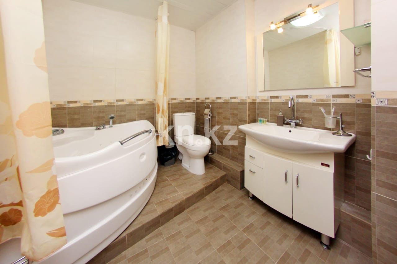 Аренда 2-комнатной квартиры посуточно, 70 м², ул. Хусаинова, дом  225 в Алматы - фото 19