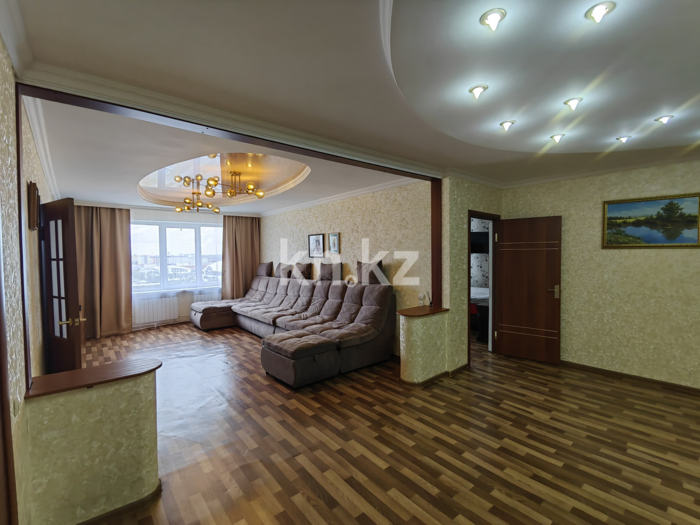 Продажа 4-комнатной квартиры, 122 м², пр. Республики, дом  40 в Караганде - фото 4