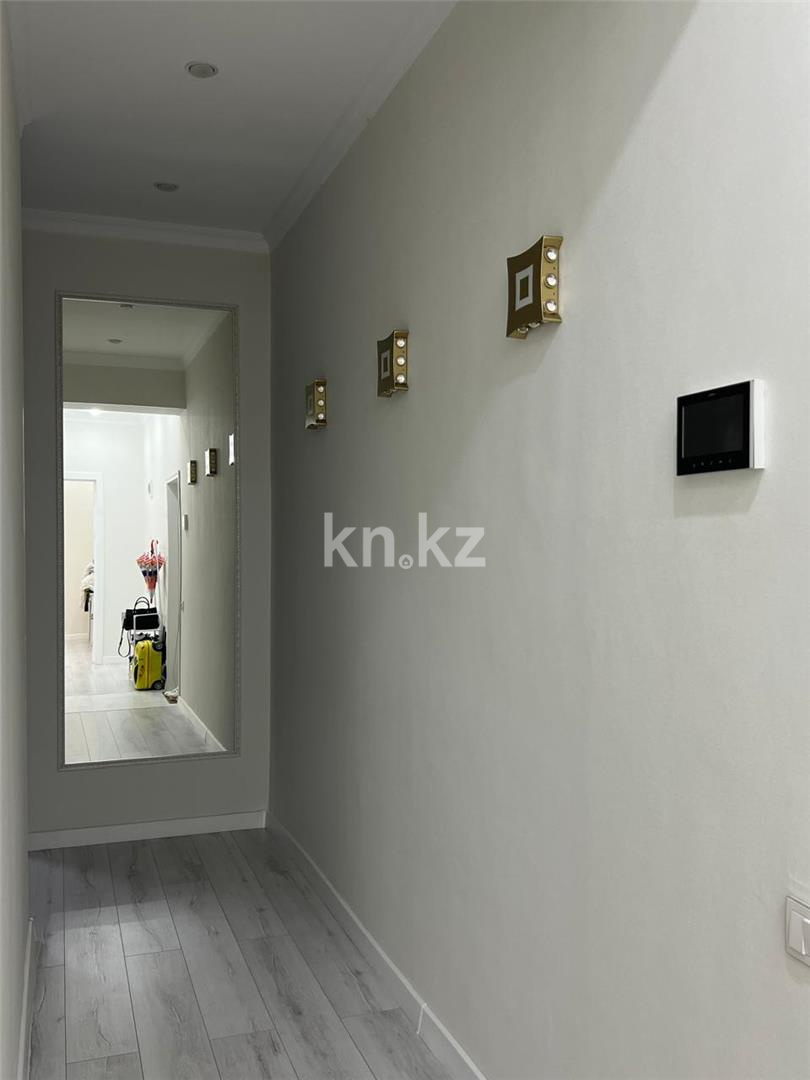 Продажа 3-комнатной квартиры, 95 м², ул. Муканова, дом  1/9 в Караганде - фото 9