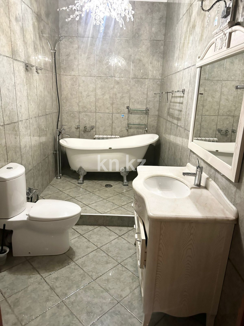 Продажа 5-комнатной квартиры, 240 м², ул. Романтиков в Астане - фото 11
