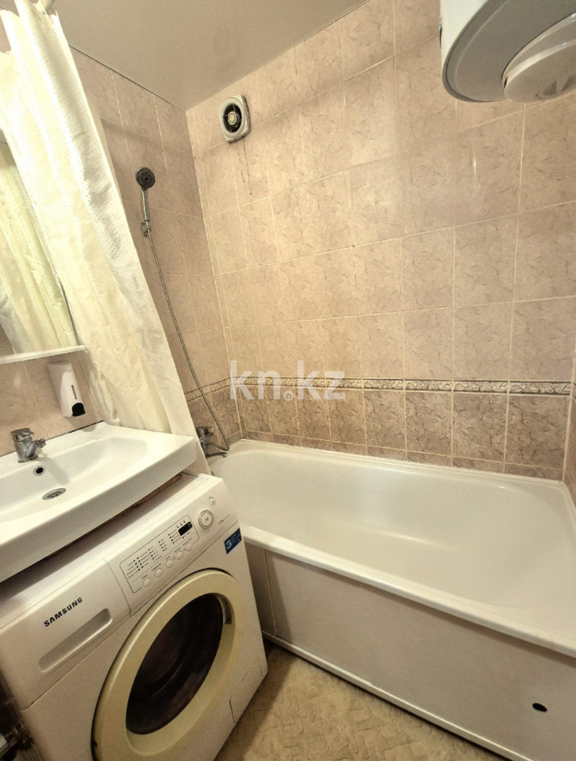 Продажа 1-комнатной квартиры, 40 м², пр. Бухар-жырау, дом  76 в Караганде - фото 10