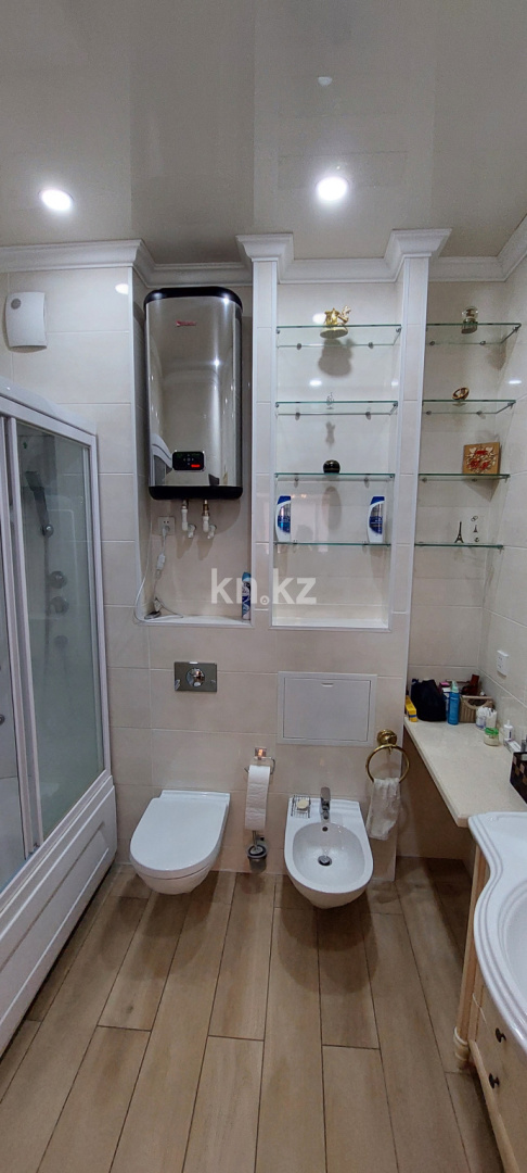 Продажа 5-комнатной квартиры, 217 м², ул. Аманжолова, дом  41 в Караганде - фото 23