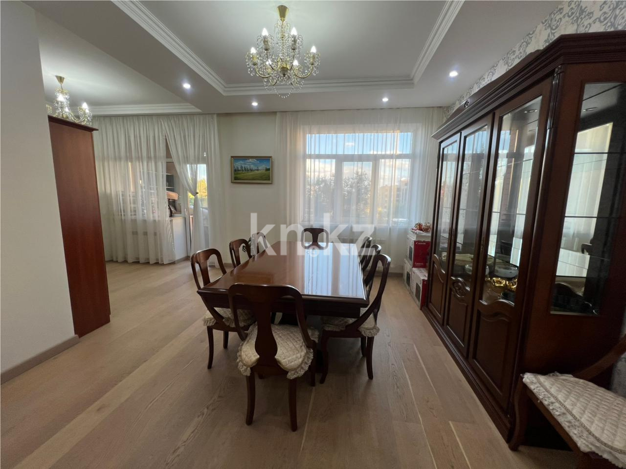 Продажа 4-комнатной квартиры, 188 м², ул. Аманжолова в Караганде - фото 3
