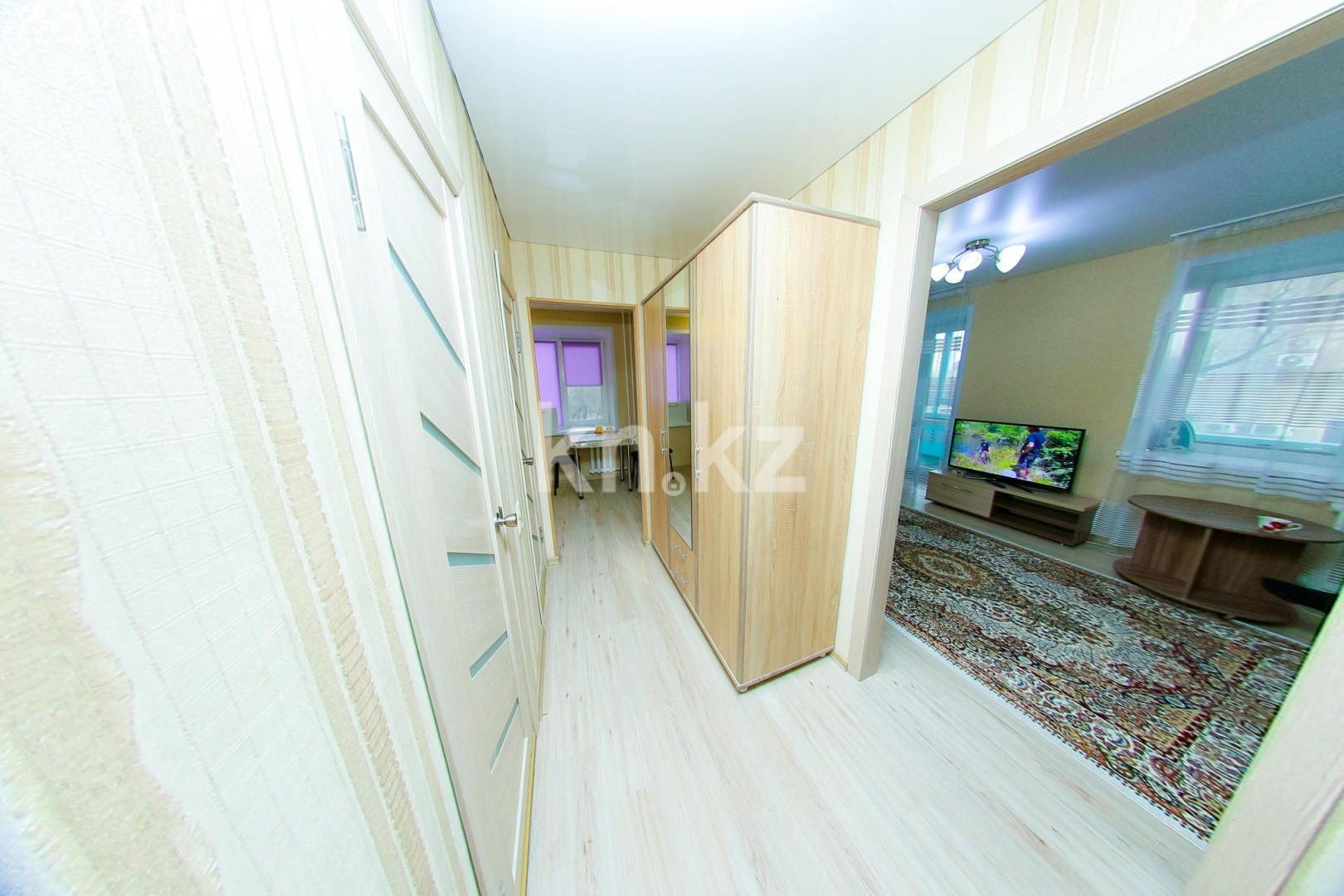 Аренда 1-комнатной квартиры посуточно, 40 м², ул. Набережная Славского, дом  14 в Усть-Каменогорске - фото 8