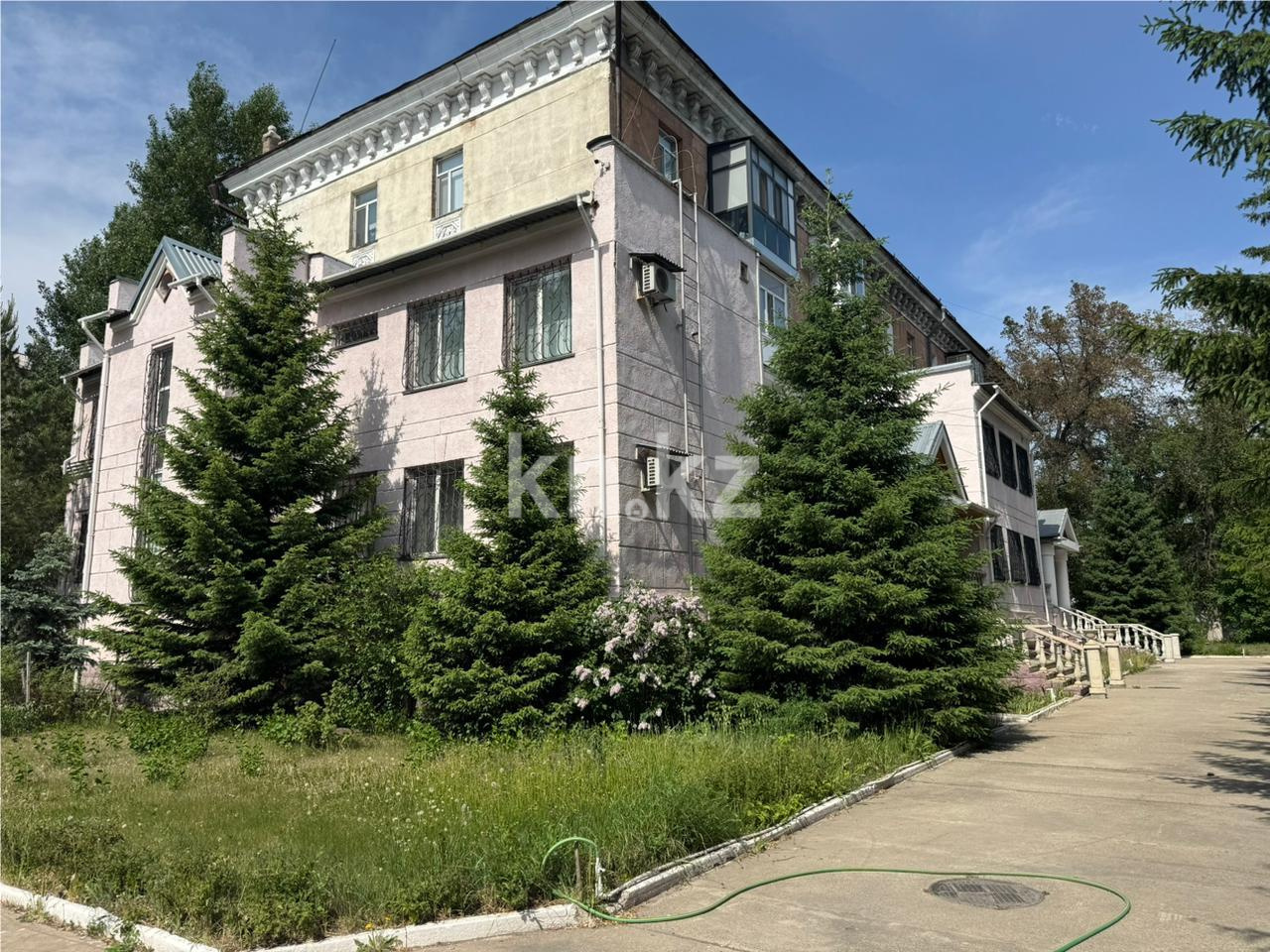 Продажа 9-комнатного дома, 1000 м², пр. Назарбаева, дом  3а в Караганде