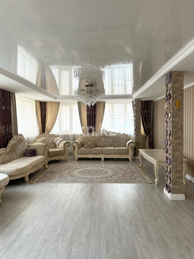 Продажа 5-комнатной квартиры, 240 м², ул. Романтиков в Астане