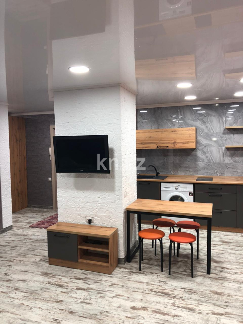 Аренда 1-комнатной квартиры посуточно, 45 м², ул. Набережная Славского, дом  48 в Усть-Каменогорске - фото 2