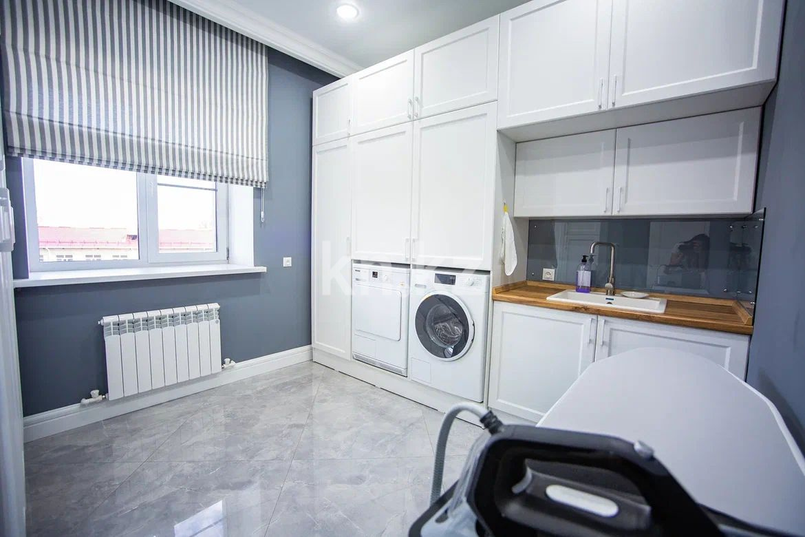 Продажа 5-комнатной квартиры, 154 м², ул. Аманжолова, дом  94/3 в Караганде - фото 8