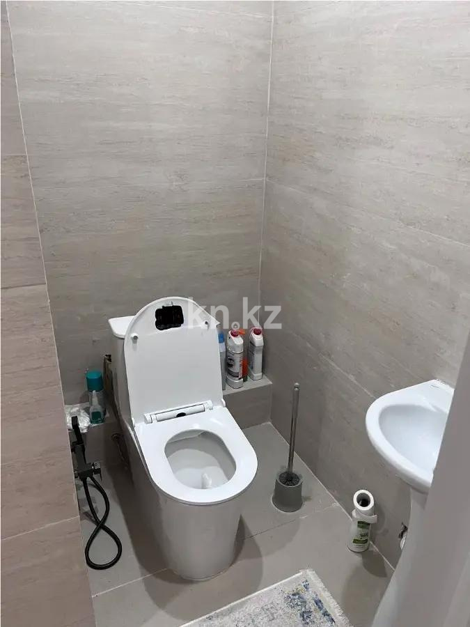 Продажа 3-комнатной квартиры, 71.2 м², ул. Жолымбет, дом  42/5 в Алматы - фото 5