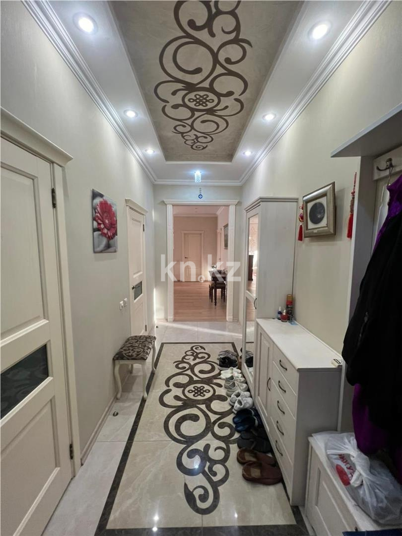Продажа 4-комнатной квартиры, 188 м², ул. Аманжолова в Караганде - фото 12