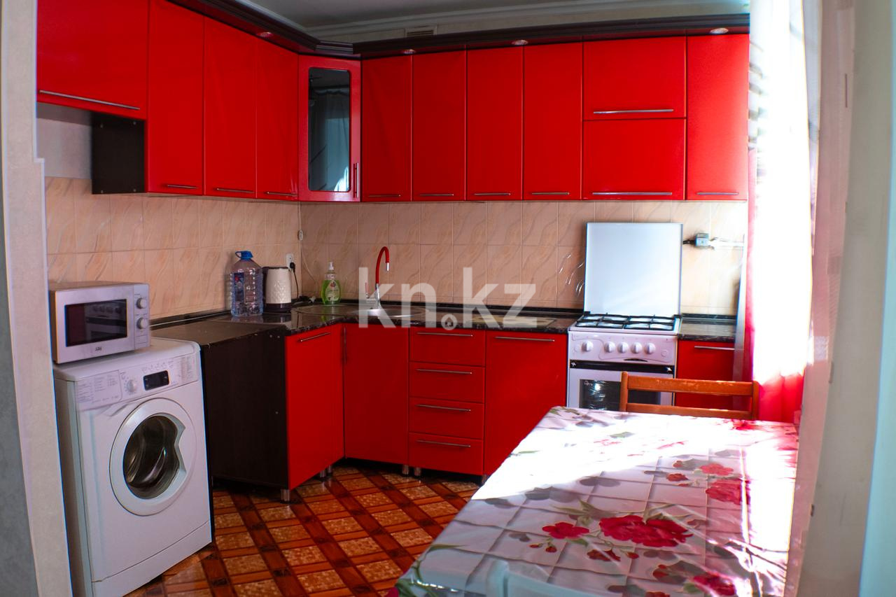 Аренда 2-комнатной квартиры посуточно, 52 м², Бухар Жырау, дом  79 в Караганде - фото 6