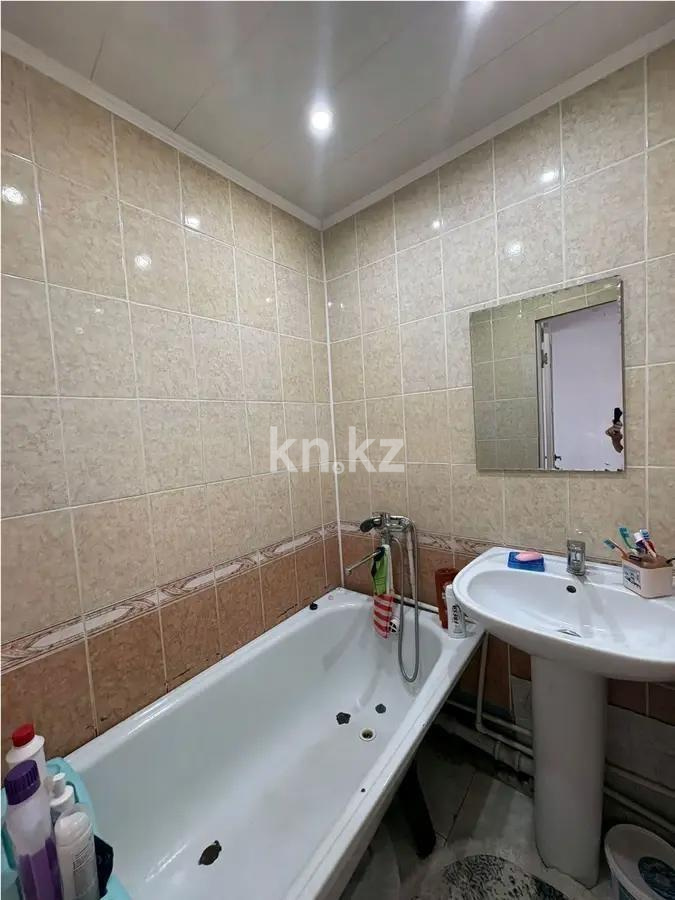 Продажа 2-комнатной квартиры, 45 м², 14 мкр., дом  22 в Караганде - фото 4